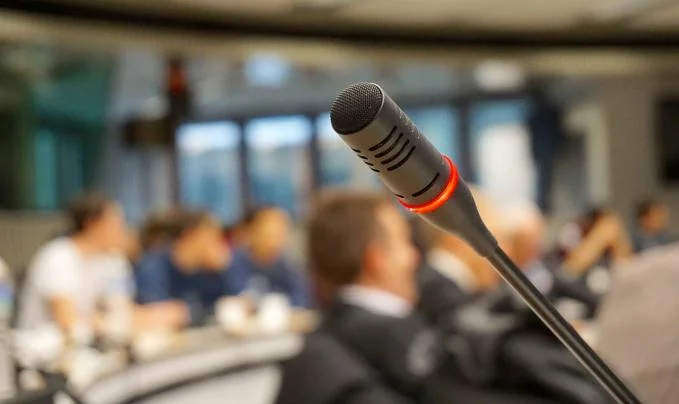 microphone-704255_1280_0 (1)